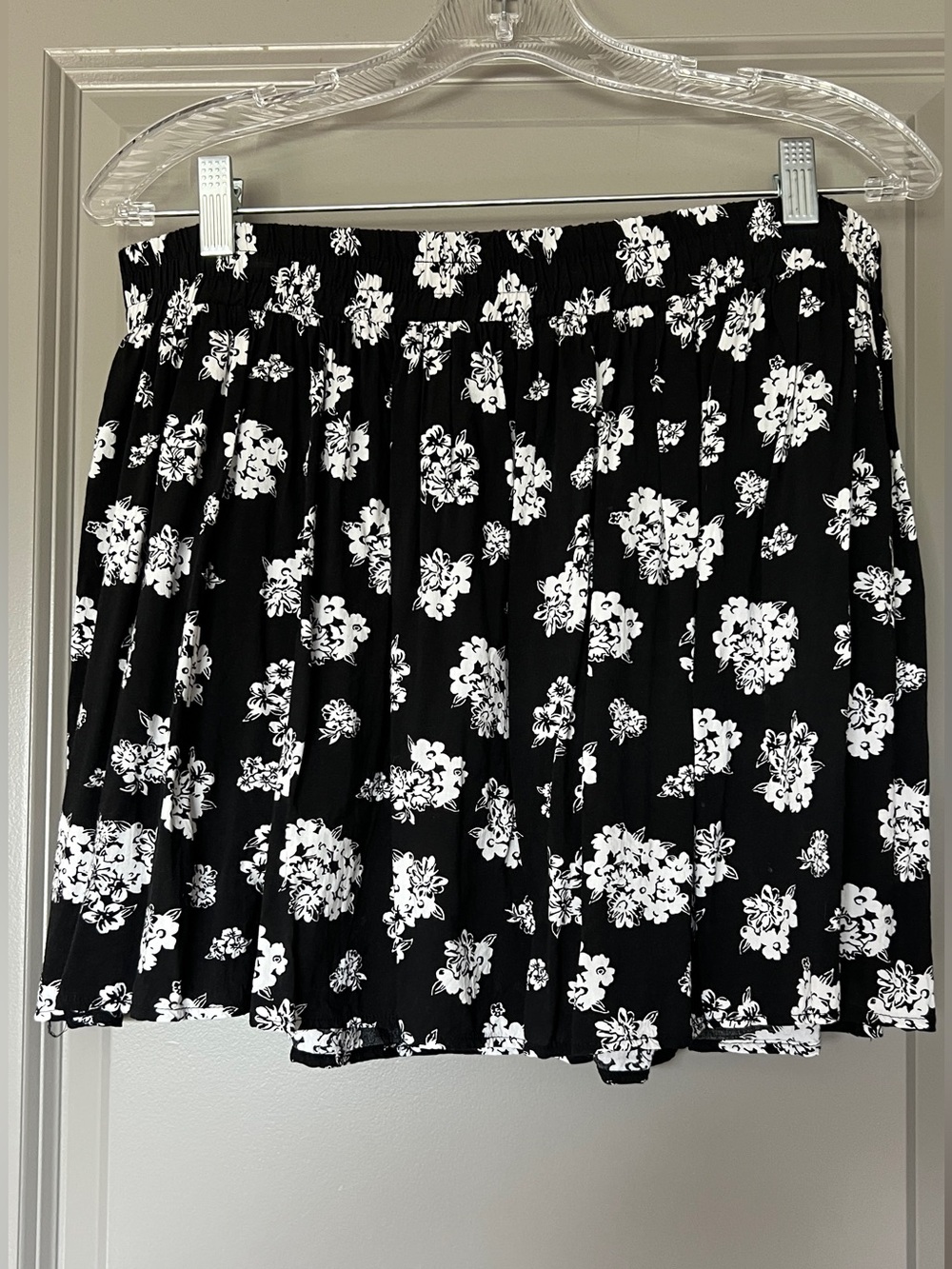 Forever 21 Black and White Floral Mini Skirt